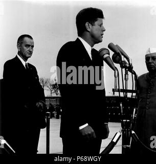 John F Kennedy welcomes Indian Prime Minister Jawaharlal Nehru; At left is Vice President Lyndon B Johnson 1962 Stock Photo