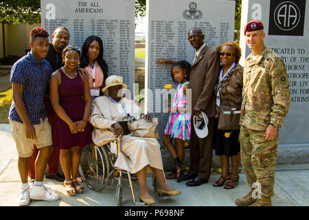 Maj. Gen. Richard Clarke, 82nd Airborne Division commanding general, stops for a photo with a Gold Star Family next to the name of their fallen hero on the new monument dedicated to the Paratroopers who lost their lives while conducting combat training after a memorial ceremony at the 82nd Abn. Div. War Memorial Museum on Fort Bragg, N.C., May 25.  Families, friends, and veteran Paratroopers paid their respects and honored their fallen comrades.  The new monument featured more than 220 names, all training casualties. Stock Photo