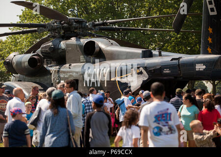 New Yorkers wait in line to tour a military aircraft during a static display as part of Fleet Week at Eisenhower Park, in East Meadow, New York, May 28, 2016. U.S. Marines and sailors are visiting to interact with the public, demonstrate capabilities and teach the people of New York about America's sea services. (U.S. Marine Corps photo by 24th MEU Combat Camera Lance Cpl. Hernan Vidana/Released) Stock Photo