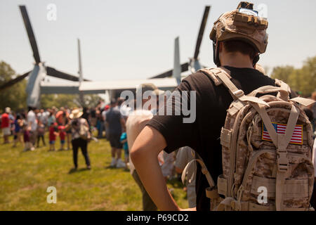 New Yorkers wait in line to tour a military aircraft during a static display as part of Fleet Week at Eisenhower Park, in East Meadow, New York, May 28, 2016. U.S. Marines and sailors are visiting to interact with the public, demonstrate capabilities and teach the people of New York about America's sea services. (U.S. Marine Corps photo by 24th MEU Combat Camera Lance Cpl. Hernan Vidana/Released) Stock Photo