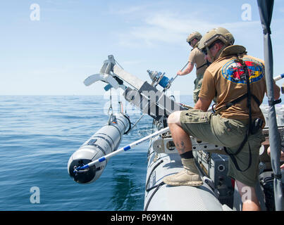 160514-N-SF508-179 PANAMA CITY, Fla. (May 14, 2016) — Engineman 2nd Class Jonathan Lavoie (left) and Aerographer’s Mate 1st Class Christopher Kyall (right), assigned to Mobile Diving and Salvage Unit 2 (MDSU) Unmanned Systems Platoon 204, lower a Mark 18 Mod. 2 unmanned underwater vehicle into the water during an Expeditionary Mine Countermeasure (ExMCM) certification exercise at Naval Support Activity Panama City, Fla.(U.S. Navy photo by Mass Communication Specialist 2nd Class Charles Oki/Released) Stock Photo