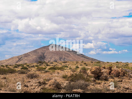 Hiking in the Brandberg massif to see bushmen rock paintings.  Damaraland (Erongo), Namib Desert, Namibia Stock Photo