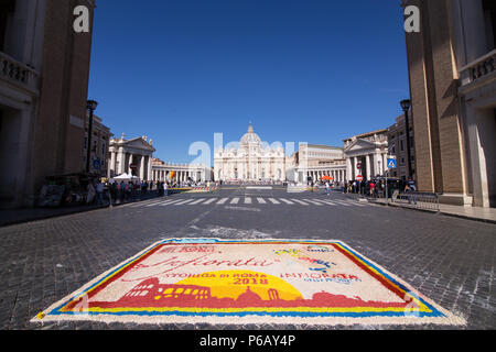 Rome, Italy. 29th June, 2018. On the occasion of the Feast of Saints Peter and Paul, patrons of Rome, returns the traditional event organized by the Pro Loco of Rome along Via della Conciliazione and in Piazza Pio XII. Credit: Matteo Nardone/Pacific Press/Alamy Live News Stock Photo