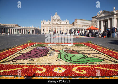 Rome, Italy. 29th June, 2018. On the occasion of the Feast of Saints Peter and Paul, patrons of Rome, returns the traditional event organized by the Pro Loco of Rome along Via della Conciliazione and in Piazza Pio XII. Credit: Matteo Nardone/Pacific Press/Alamy Live News Stock Photo