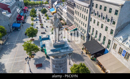 Statue of Horatio Nelson, Admiral Lord Viscount Nelson, Place Jacques-Cartier, Old Montreal, Montreal, Canada Stock Photo