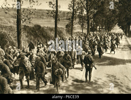 prisoners of war, French soldiers, 1918, Battle of the Aisne, ww1, wwi, world war one Stock Photo