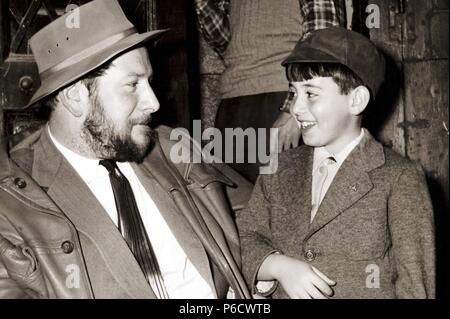 Pelicula Un Angel Paso Por Brooklyn 1957 Director Ladislao Vajda Actores Pablito Calvo Peter Ustinov Pablito Calvo Pablo Calvo Hidalgo Actor De Cine Espanol Madrid 1949 200 Stock Photo Alamy pelicula un angel paso por brooklyn