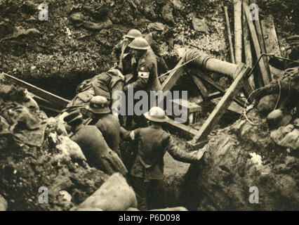 salvage, world war i, wounded people, British paramedic, ww1, wwi, world war one Stock Photo