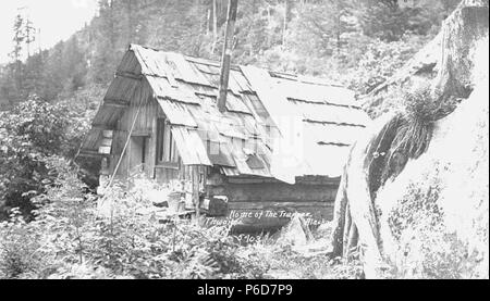 . English: Trapper's cabin, ca. 1912 . English: Caption on image: Home of the Trapper, Alaska PH Coll 247.720 Subjects (LCTGM): Log cabins--Alaska Subjects (LCSH): Trappers--Homes and haunts--Alaska  . circa 1912 79 Trapper's cabin, ca 1912 (THWAITES 320) Stock Photo