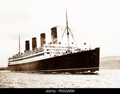 Cunard's RMS Aquitania at speed Stock Photo