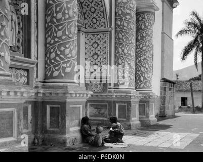 Español: Iglesia de La Merced en Antigua Guatemala en 1913. Colección Yas Noriega. 1913 60 LamercedantiguaYasNoriega1913 02 Stock Photo