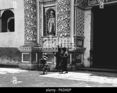 Español: Iglesia de La Merced en Antigua Guatemala en 1913. Colección Yas Noriega. 1913 60 LamercedantiguaYasNoriega1913 05 Stock Photo