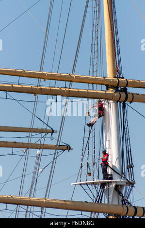 Glasgow, Scotland, UK. 29th June, 2018. Two men wearing safety harnesses carry out routine maintenance on the Tall Ship Glenlee, a restored Victorian sailing vessel permanently berthed adjacent to the Riverside Museum. Credit: Skully/Alamy Live News