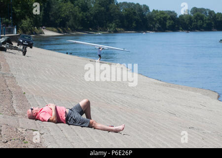 London UK. 30th June 2018. People sunbathing on the banks of the River Thames in Putney on another scorching hot day in London with record temperatures as the heatwave continues and the Met Office has warned of very high UV and pollen levels across the UK.Credit: amer ghazzal/Alamy Live News Stock Photo