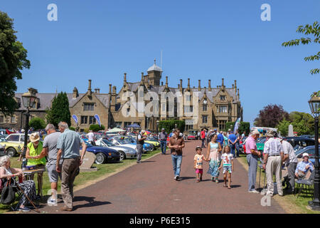 Brownlow House, Lurgan, Northern Ireland. 30 June 2018. UK weather - a summer 'classic' as the Castle Classic Club holds its annual vintage rally. Whilst cooler than the last few days due to an increased breeze Northern Ireland remains in a heatwave but the great weather enables visitors to see some classic vehicles at their best. Credit: David Hunter/Alamy Live News. Stock Photo