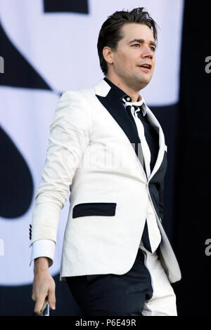 London, UK, 30 June 2018. Pelle Almqvist of The Hives performs live on stage supporting Queens of the Stone Age at Finsbury Park on 30th June 2018. Credit: Georgia Taylor/Alamy Live News Stock Photo