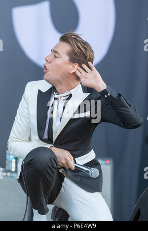 Finsbury park, UK. 30th June, 2018, Swedish rock band The Hives Featuring Pelle Almqvist, Niklas Almqvist, Christian Grahn, Dr. Matt Destruction, Vigilante Carlstroem, Randy Fitzsimmons performing at Queens of the Stone Age and Friends.UK.Finsbury park London.© Jason Richardson / Alamy Live News Stock Photo