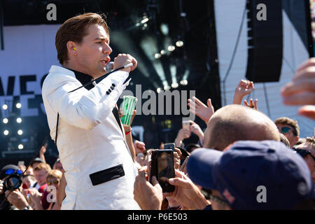 Finsbury park, UK. 30th June, 2018, Swedish rock band The Hives Featuring Pelle Almqvist, Niklas Almqvist, Christian Grahn, Dr. Matt Destruction, Vigilante Carlstroem, Randy Fitzsimmons performing at Queens of the Stone Age and Friends.UK.Finsbury park London.© Jason Richardson / Alamy Live News Stock Photo