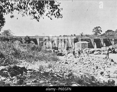Español: Puente sobre el río Los Esclavos en Santa Rosa, Guatemala. 1897 . 1897 61 Losesclavos1897b Stock Photo