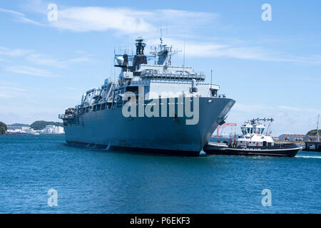 180629-N-XF155-0002 YOKOSUKA, Japan (June 29, 2018) – British Royal Navy Amphibious Assault Ship HMS Albion (L14) arrives at U.S. Fleet Activities (FLEACT) Yokosuka for a scheduled port visit. HMS Albion has been deployed to the Indo-Pacific to work alongside its partners to promote peace, security and prosperity across the region. FLEACT provides, maintains, and operates base facilities and services in support of 7th Fleet's forward-deployed naval forces, 71 tenant commands, and 27,000 military and civilian personnel. (U.S. Navy photo by Maria Dumanlang/Released) Stock Photo