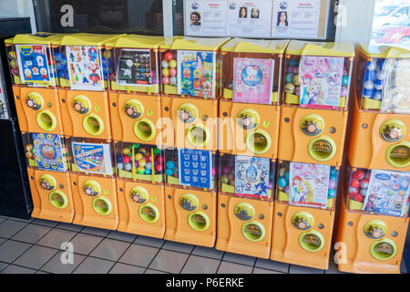 Florida,Fort Ft. Pierce,Florida Turnpike toll road,rest stop,gumball bulk vending machines,children's prizes,FL171028012 Stock Photo