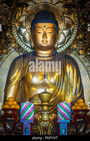 Golden Buddha inside Chion-In Temple, Kyoto, Japan Stock Photo