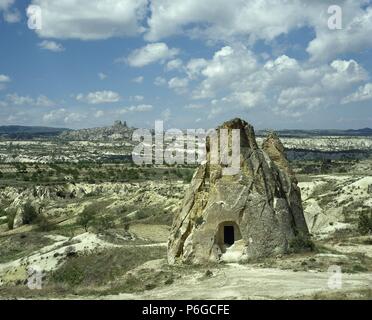 TURQUIA. VALLE DE GÖREME. Panorámica del valle, donde se encuentran las típicas casas excavadas en las rocas. Región de La CAPADOCIA. Península de Anatolia. Stock Photo