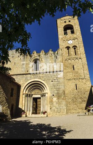 iglesia de santa Maria de Cornella, romanico catalan, siglo XI,Corneilla-de-Conflent, pirineos orientales,Francia, europa. Stock Photo