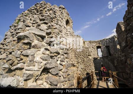 castillo de Montsegur, siglo XIV, castillo cátaro, monte Pog , Ariege, pirineos orientales,Francia, europa. Stock Photo