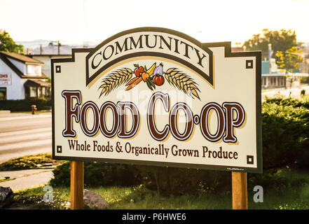 Sign for Community co-op farmer's market   © Myrleen Pearson Stock Photo