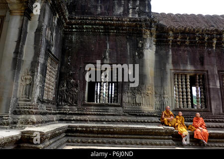 Buddhist monks take a break at the Angkor Wat in Siem Reap, Cambodia Stock Photo