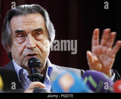 Kiev, Ukraine. 30th June, 2018. Italian conductor RICCARDO MUTI answers journalists questions during a media conference in Kiev, Ukraine, on 30 June 2018. John Malkovich will performs Aaron Copland's ''Lincoln Portrait'' as the narrator, during the international project ''The Roads of Friendship Ravenna-Kyiv'' on Sophia Square in Kiev on 1 July. The project under the leadership of Riccardo Muti musicians from the Youth Orchestra Louis Cherubini, together with the orchestra and choir of the National Opera of Ukraine and with young musicians from Mariupol, will perform on Sophia Square in Kiev Stock Photo