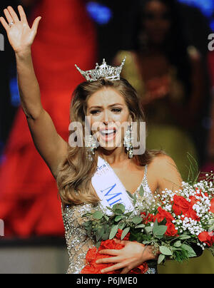 Lakeland, Florida, USA. 30th Jun, 2018. Taylor Tyson, 23, Miss South Florida Fair, waves to the audience after being crowned Miss Florida 2018 at the Miss Florida Pageant on June 30, 2018 at the RP Funding Center in Lakeland, Florida. She will represent Florida at the Miss America Pageant in September in Atlantic City. (Paul Hennessy/Alamy) Credit: Paul Hennessy/Alamy Live News Stock Photo