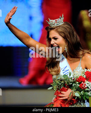 Lakeland, Florida, USA. 30th Jun, 2018. Taylor Tyson, 23, Miss South Florida Fair, waves to the audience after being crowned Miss Florida 2018 at the Miss Florida Pageant on June 30, 2018 at the RP Funding Center in Lakeland, Florida. She will represent Florida at the Miss America Pageant in September in Atlantic City. (Paul Hennessy/Alamy) Credit: Paul Hennessy/Alamy Live News Stock Photo