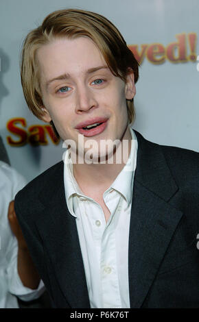 MACAULAY CULKIN SAVED! (2004 Stock Photo - Alamy