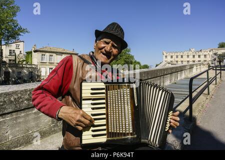 musico callejero, plaza del palacio,Avignon,Francia, Europa. Stock Photo