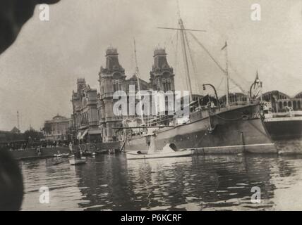 España. Tarjeta postal. Marina de guerra. El cañonero Temerario en el puerto de Barcelona. Años 1910. Stock Photo