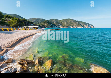 Summer Adriatic Sea beach Contrada Mattinatella (Spiaggia di Mattinatella, Fontana delle Rose) on the Gargano peninsula in Puglia, Italy Stock Photo