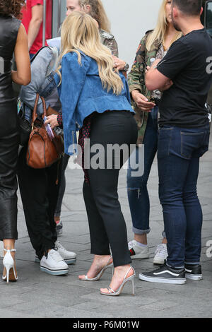 Emma Bunton seen outside Global Radio Studios as she says goodbye to friends.  She was carrying a Diet Coke can. - London  Featuring: Emma Bunton Where: London, United Kingdom When: 31 May 2018 Credit: WENN.com Stock Photo