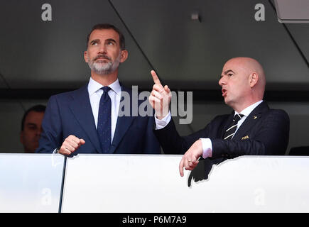 Moscow, Russia. 01st July, 2018. Soccer, World Cup 2018, Final round, round of 16: Spain vs. Russia at the Luschniki stadium. Felipe VI., King of Spain, and Gianni Infantino (r), President of the FIFA. Credit: Marius Becker/dpa/Alamy Live News Stock Photo