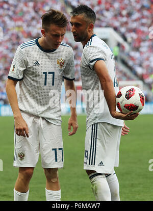 (180701) -- MOSCOW, July 1, 2018 (Xinhua) -- Russia's Alexander Samedov (R) talks with Aleksandr Golovin during the 2018 FIFA World Cup round of 16 match between Spain and Russia in Moscow, Russia, July 1, 2018. Russia won 5-4 (4-3 in penalty shootout) and advanced to the quarter-final.(Xinhua/Yang Lei) Stock Photo