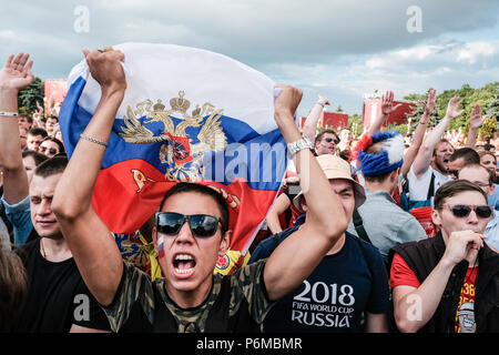 Moscow, Russia. 30th June, 2018. Russian supporters celebrate the victory against Spain in FIFA 2018. Credit: Marco Ciccolella/Alamy Live News Stock Photo