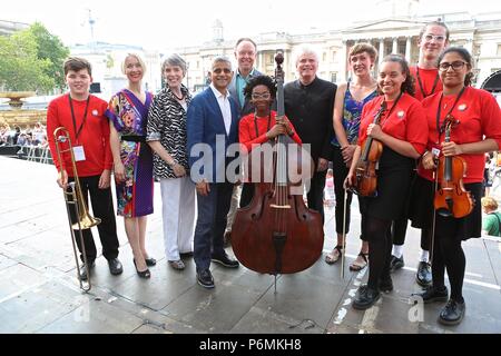 Sir Simon Rattle And Major Of London at the people's concert Trafalgar Square Sunday 1 July 2018 Stock Photo