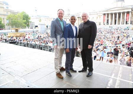 Sir Simon Rattle And Major Of London at the people's concert Trafalgar Square Sunday 1 July 2018 Stock Photo