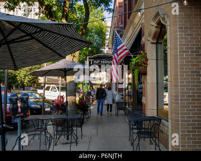 Sidewalk café. Rochester, Minnesota. 3rd Street SW. Stock Photo