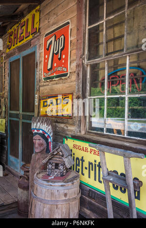 Front porch of Crazy Mule Arts & Antiques in the foothills of the Blue Ridge Mountains in Northeast Georgia. (USA) Stock Photo