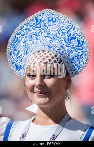 Moscow, Russland. 01st July, 2018. Female Russian Fan with Headdress, Portrait, Portrsst, Portrait, Close up, Portrait, Spain (ESP) - Russia (RUS) 3: 4 iE, Round of 16, Game 51, on 01.07.2018 in Moscow; Football World Cup 2018 in Russia from 14.06. - 15.07.2018. | usage worldwide Credit: dpa/Alamy Live News Stock Photo