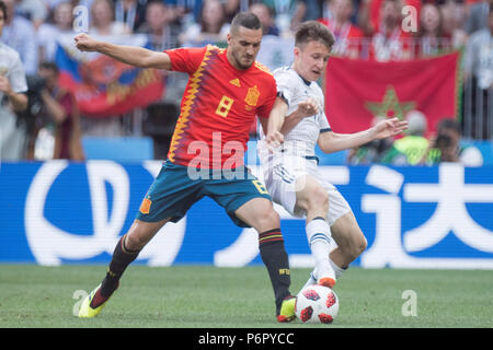 Moscow, Russland. 01st July, 2018. KOKE (left, ESP) versus Aleksandr GOLOVIN (RUS), Action, duels, Spain (ESP) - Russia (RUS) 3: 4 iE, Round of 16, Game 51, on 01.07.2018 in Moscow; Football World Cup 2018 in Russia from 14.06. - 15.07.2018. | usage worldwide Credit: dpa/Alamy Live News Stock Photo