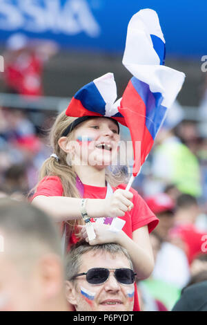 Moscow, Russland. 01st July, 2018. Exuberant joy even among the small Russian fans, jubilation, cheering, cheering, joy, cheers, celebrate, final jubilation, portrait format, Spain (ESP) - Russia (RUS) 3: 4 iE, knockout round, match 51, on 01.07.2018 in Moscow; Football World Cup 2018 in Russia from 14.06. - 15.07.2018. | usage worldwide Credit: dpa/Alamy Live News Stock Photo