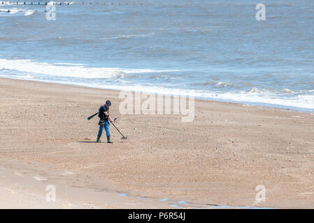 Skegness, UK, 2nd July 2018. A man searches a beach with a metal detector looking for hidden treasure during the recent summer heatwave with temperatures reaching 27 degrees. Credit: Steven Booth/Alamy Live News. Stock Photo